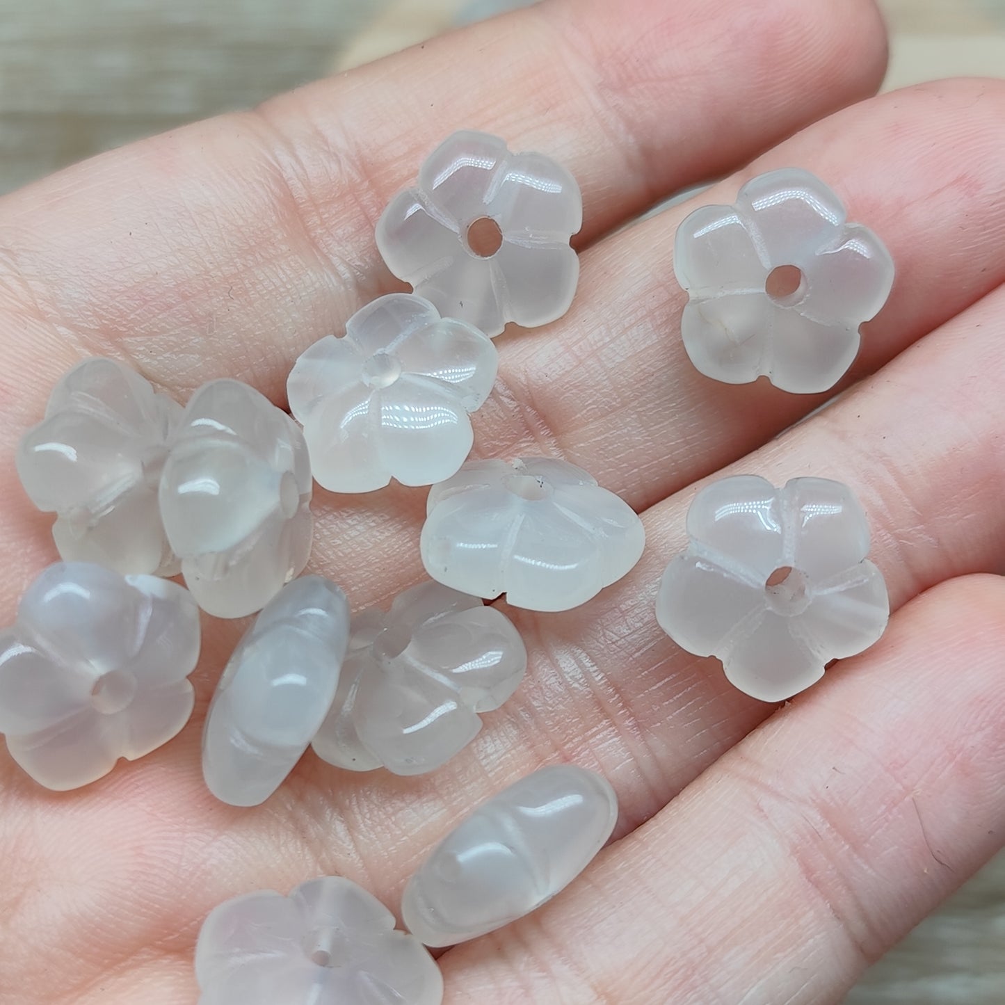 Agate blanche fleur – perle naturelle 14 mm – 1 pièce