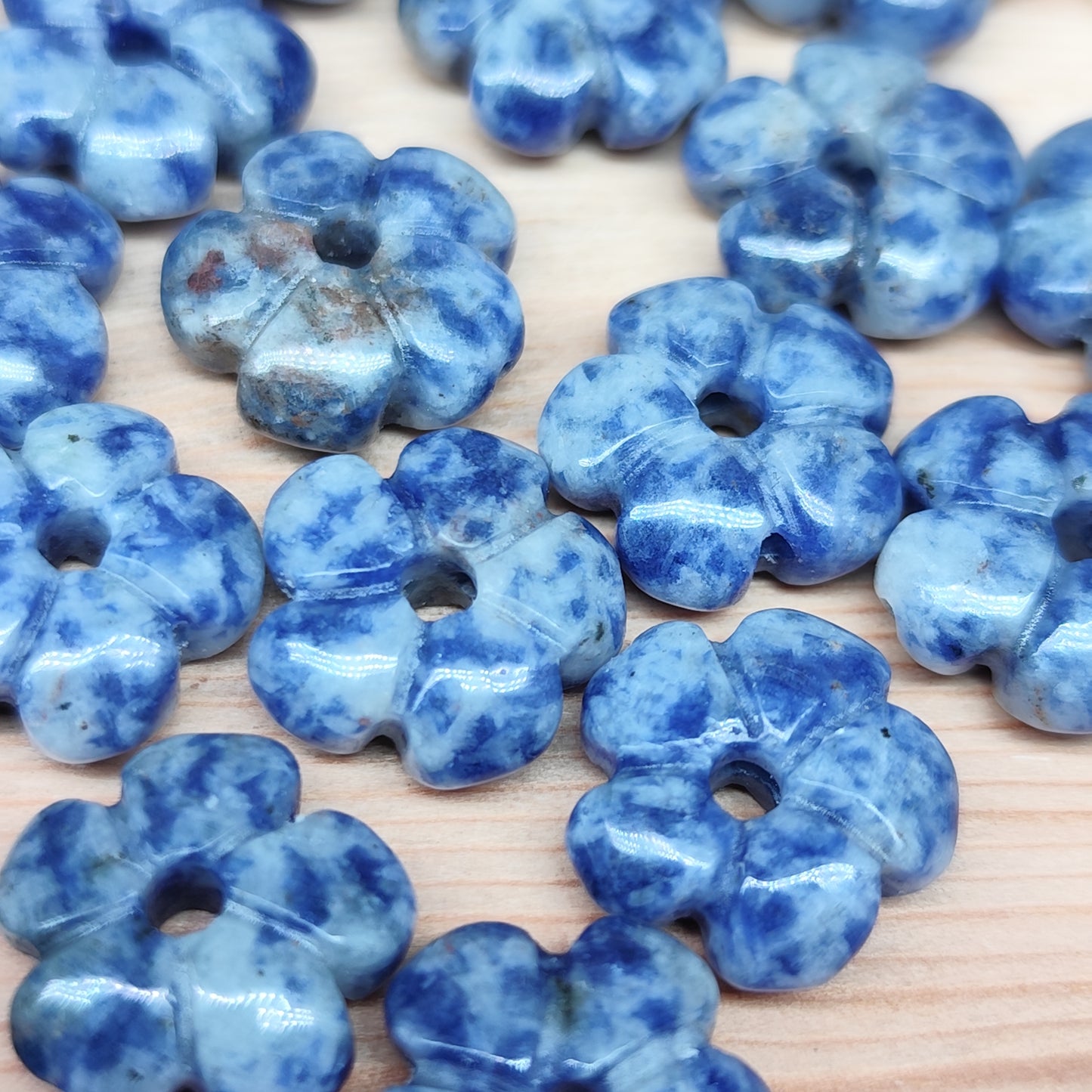 Sodalite fleur – perle naturelle 14 mm – 1 pièce