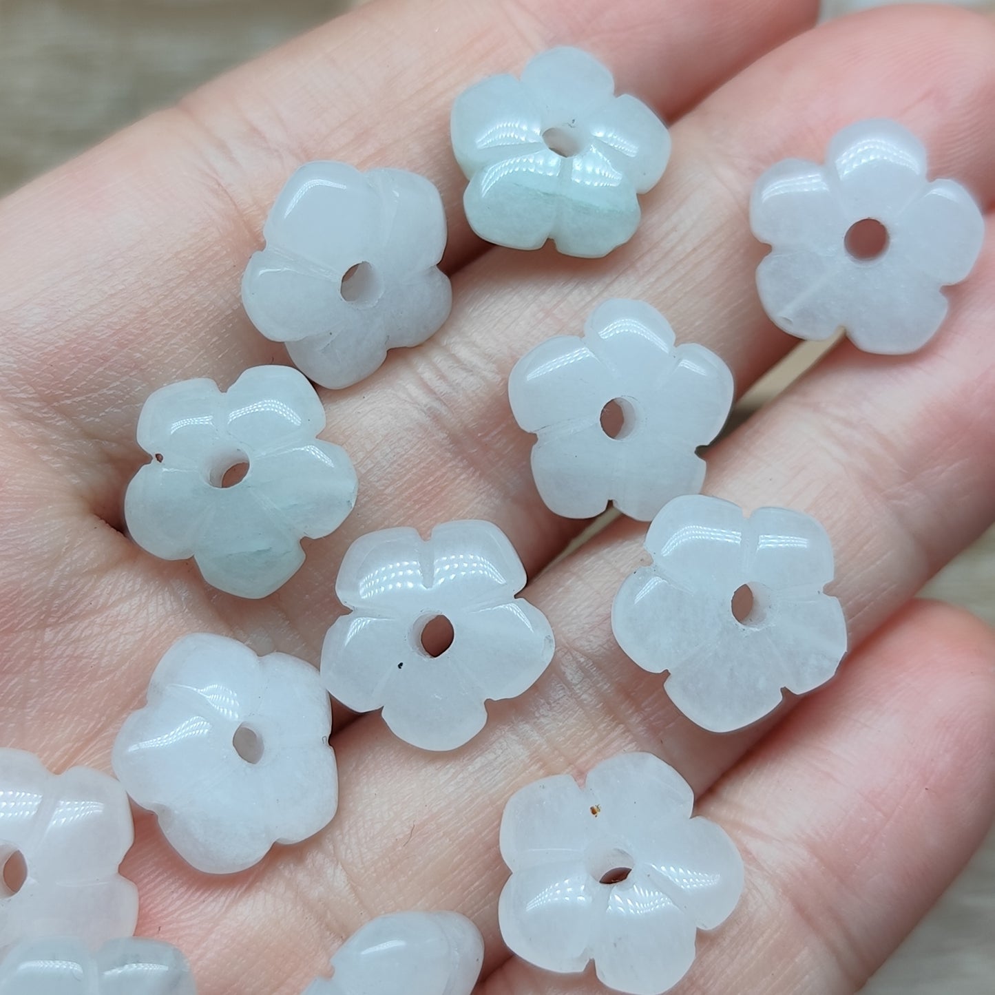 Jade Tian shan fleur – perle naturelle 14 mm – 1 pièce