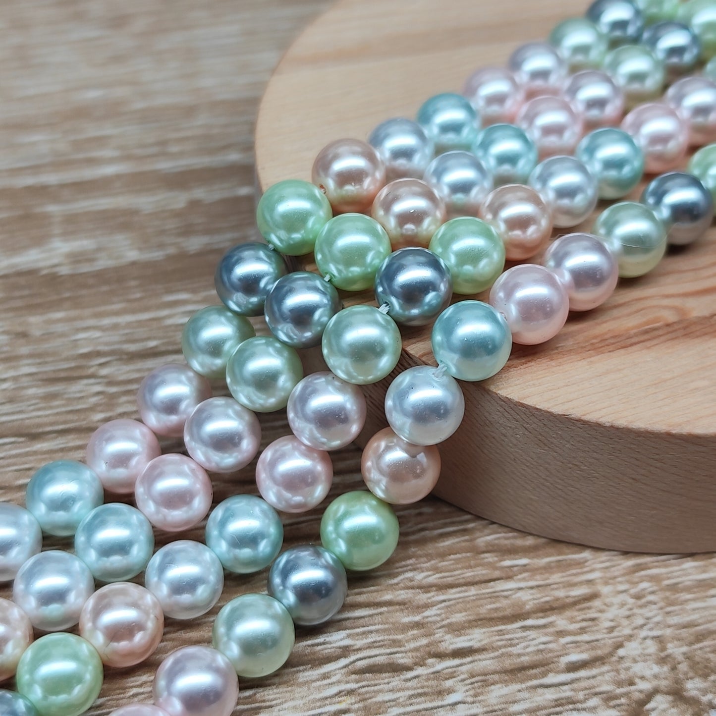 Perles en coquillage naturel reconstitué multicolore 8 mm – 1 fil