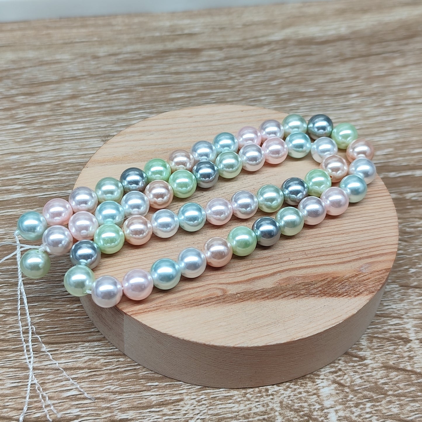 Perles en coquillage naturel reconstitué multicolore 8 mm – 1 fil