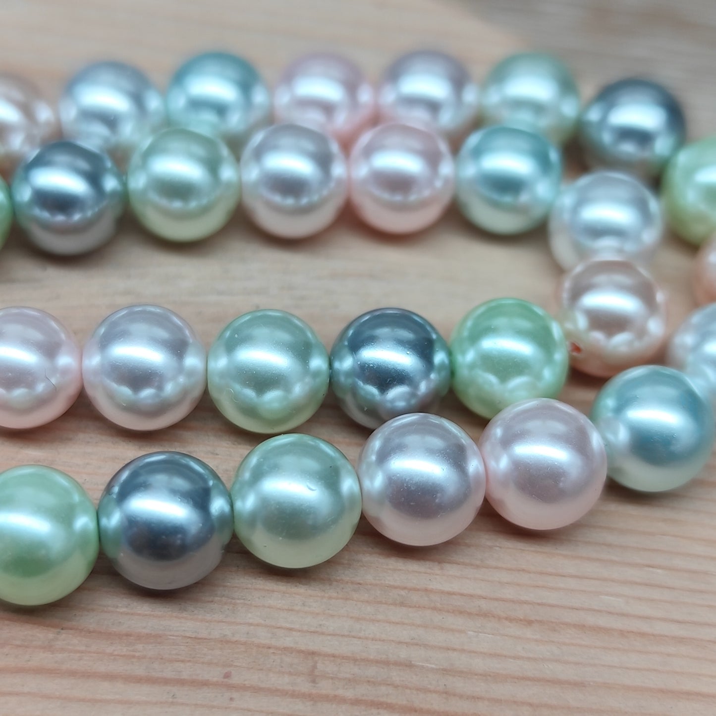Perles en coquillage naturel reconstitué multicolore 8 mm – 1 fil