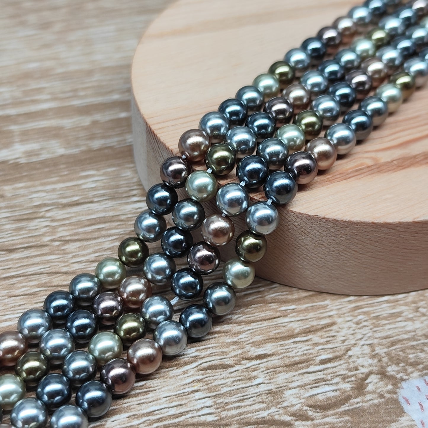 Perles en coquillage naturel reconstitué multicolore 6 mm – 1 fil