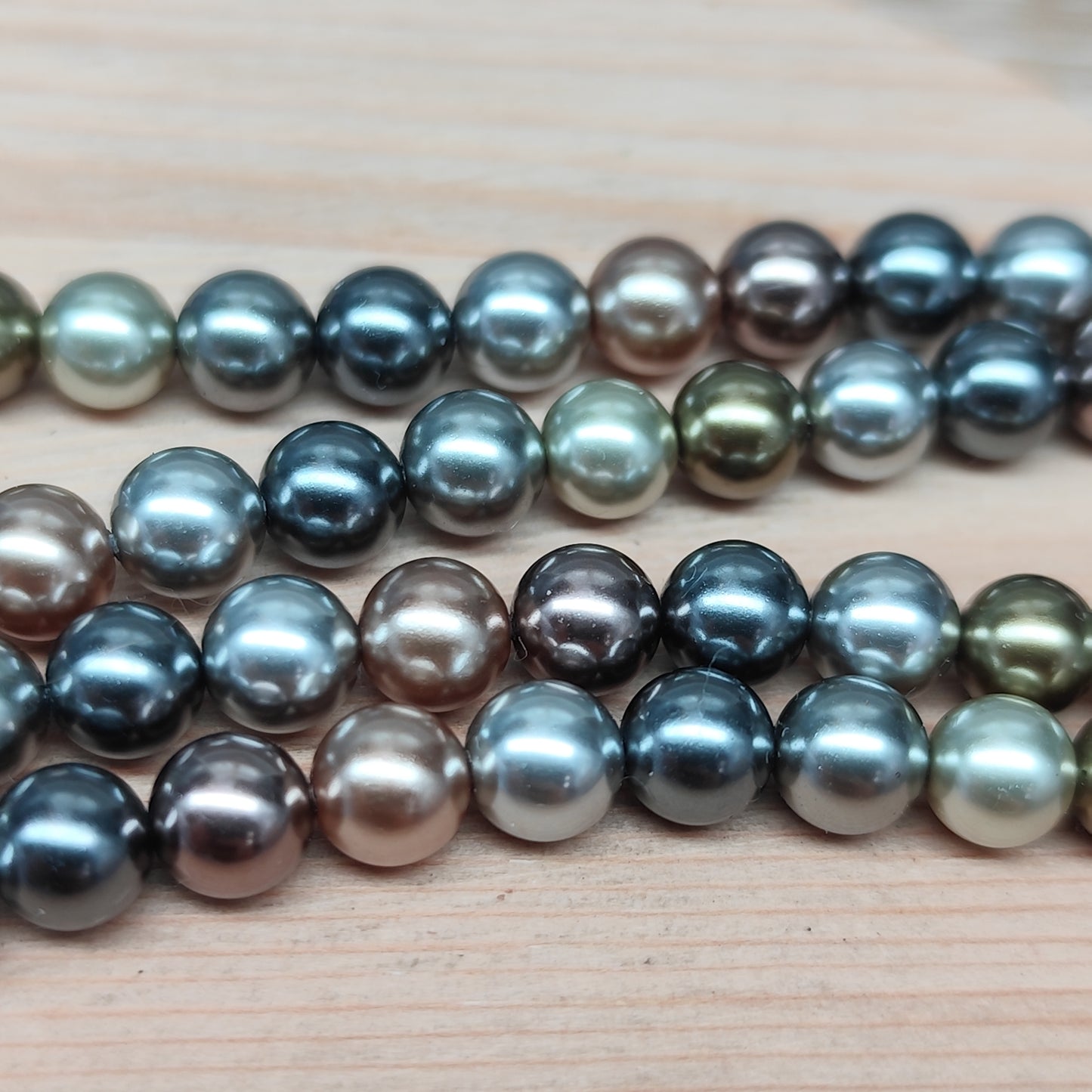 Perles en coquillage naturel reconstitué multicolore 6 mm – 1 fil