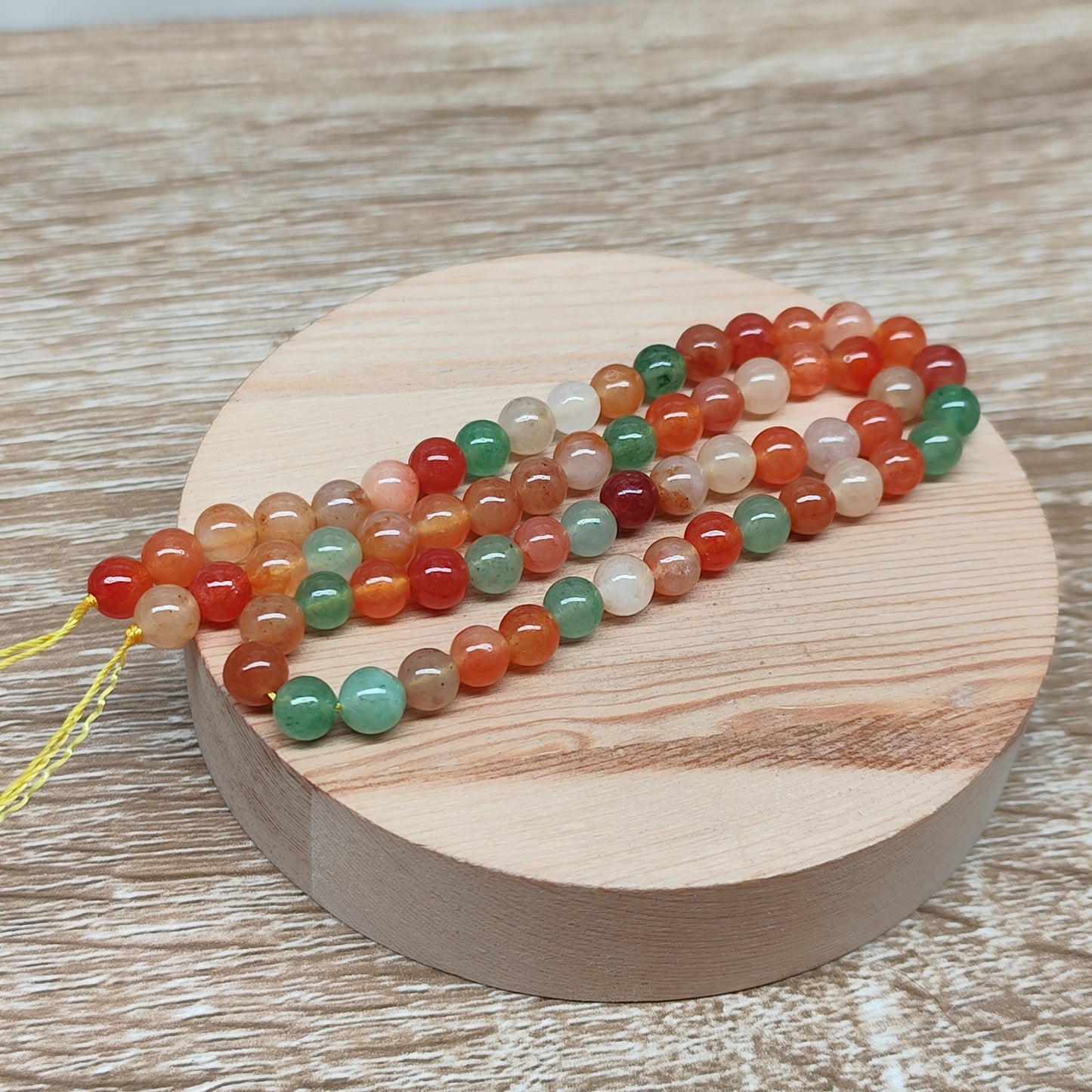 Jade soie dorée - perles naturelles 6 mm – 1 fil