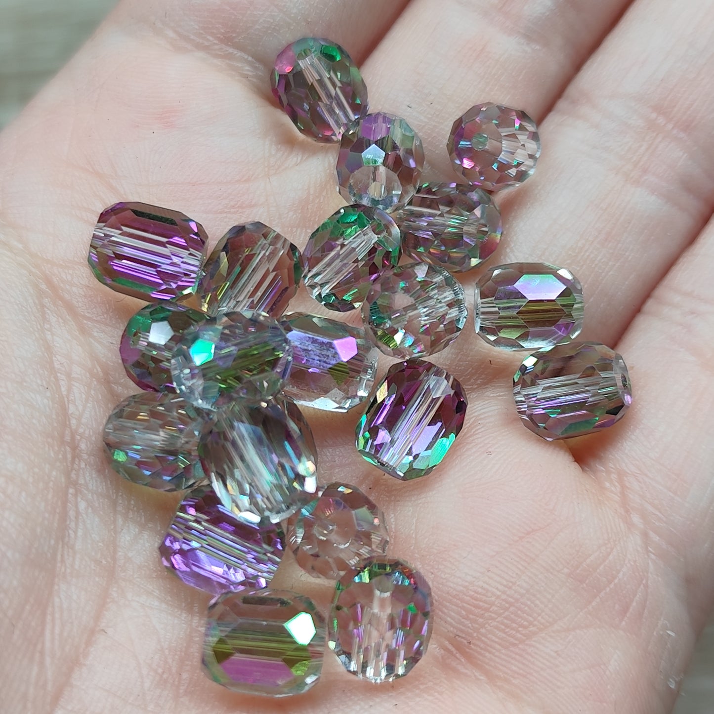 Perle cylindre verre facetté fumé 8 mm – lot de 20