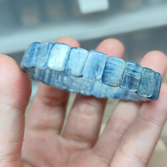 Cyanite 17 cm